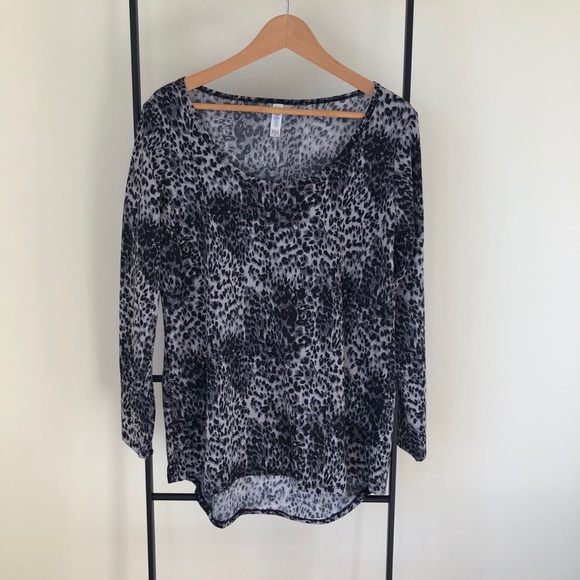 LLR Lynnae Top, Snow Leopard pattern, Medium - Picture 1 of 4